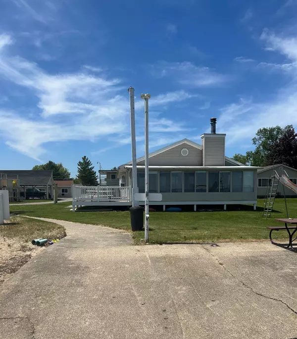 Houghton Lake, MI 48629,10360 West Shore Drive