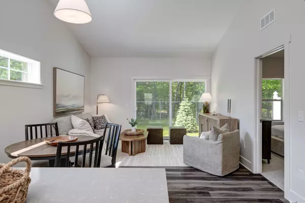 Traverse City, MI 49686,1548 Simsbury Street