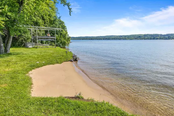 3275 S Sunrise, Lake Leelanau, MI 49653