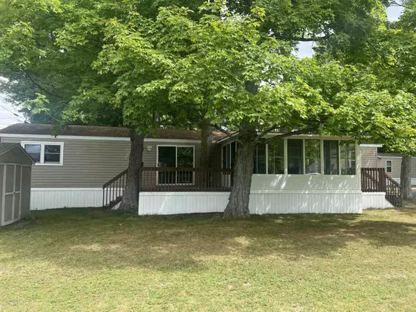 601 Maplewood, Elk Rapids, MI 49629