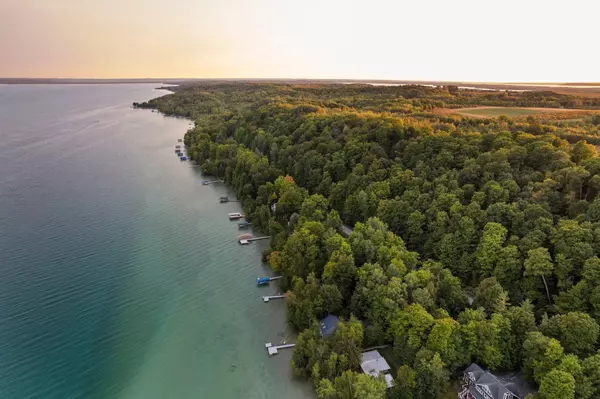 Kewadin, MI 49648,5391 N West Torch Lake