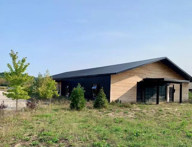 7334 E Duck Lake Road, Lake Leelanau, MI 49653