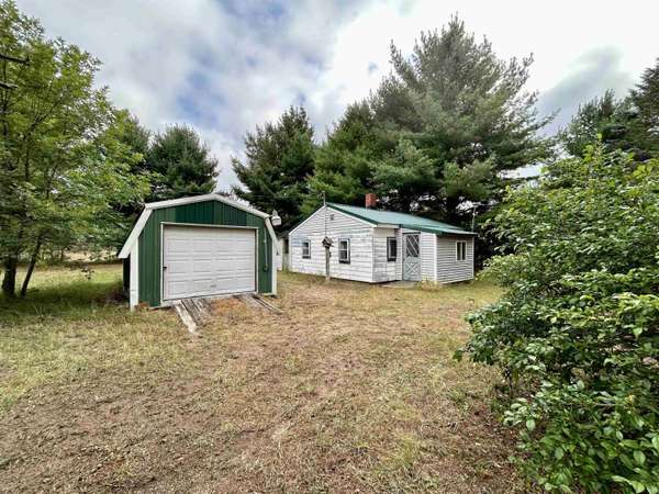 13486 Cinder,  Beulah,  MI 49617