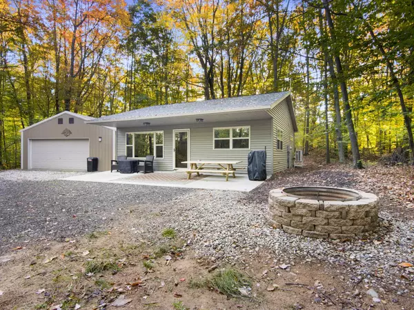 245 W Forest Trail, Leroy, MI 49655