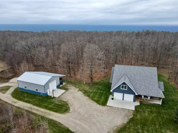 8075 Major Douglas Sloan, Charlevoix, MI 49720