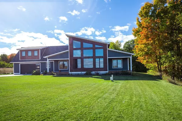 4683 E Water View, Lake Leelanau, MI 49653