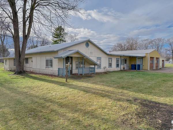 211 W Railway, Coleman, MI 48618