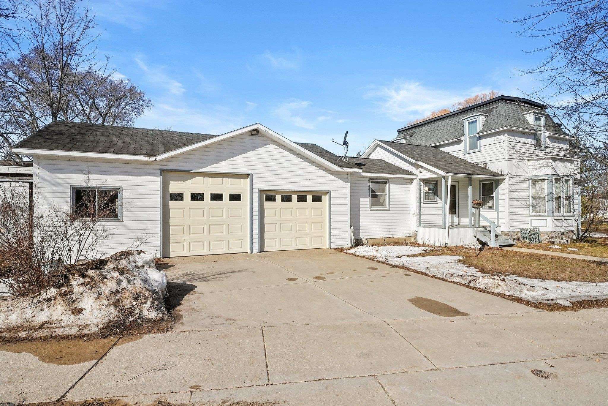 103 Ottawa, Elk Rapids, MI 49629