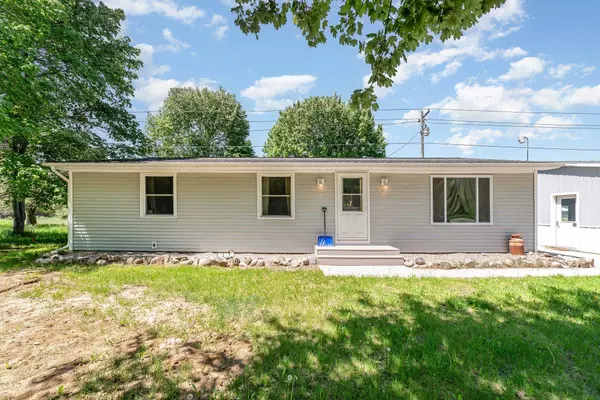 7205 N Gilmore Road,  Farwell,  MI 48622