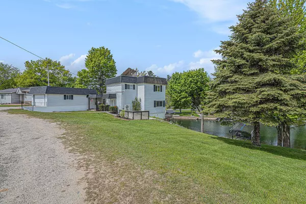 Traverse City, MI 49685,5232 Highland Drive
