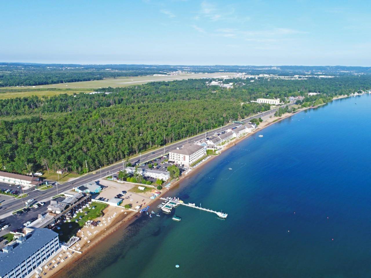 Traverse City, MI 49686,1469 US-31 N