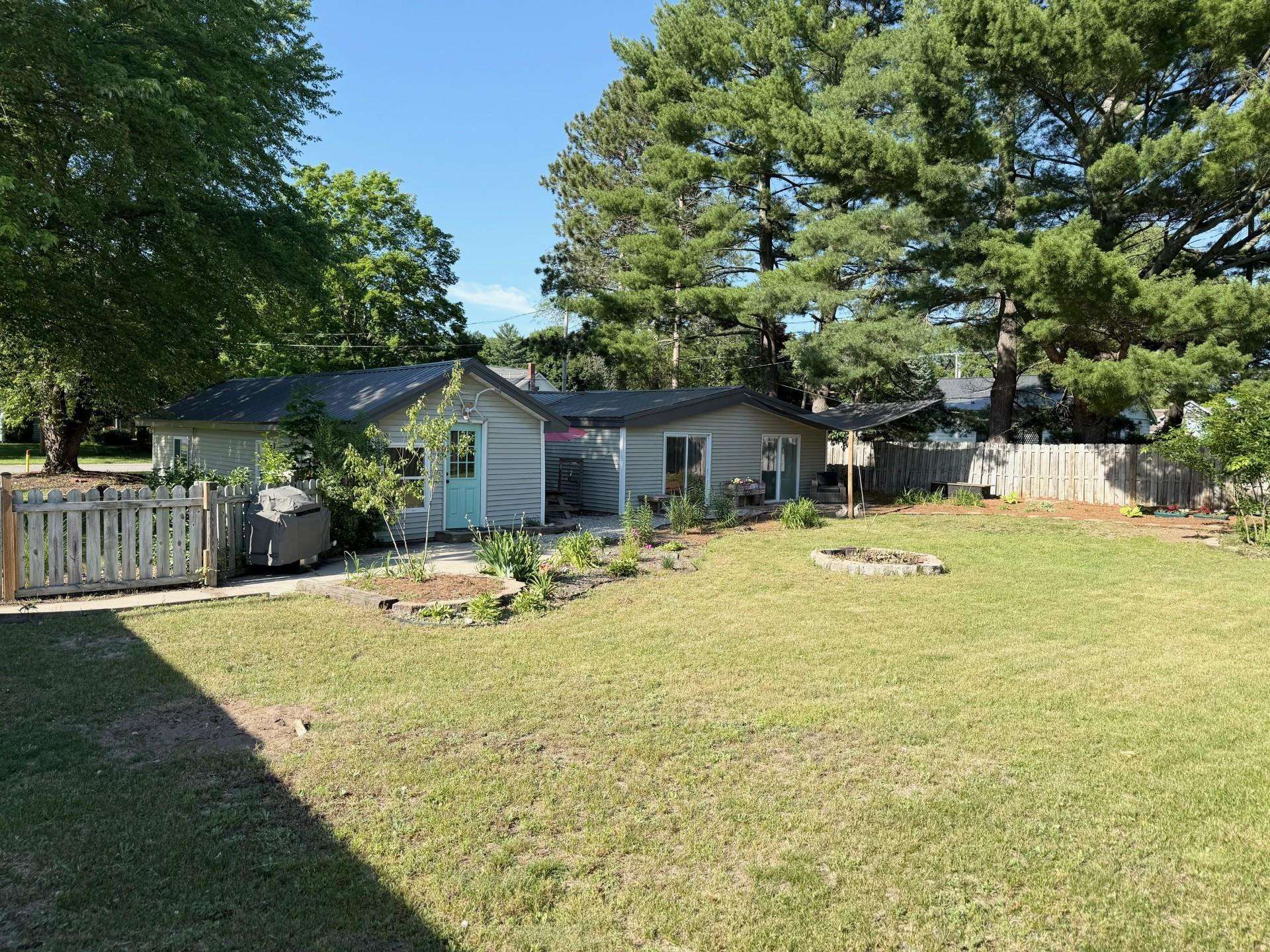 3826 Pearl Street, Williamsburg, MI 49690