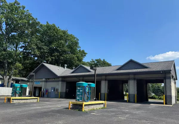 225 W Houghton Lake Drive, Prudenville, MI 48651