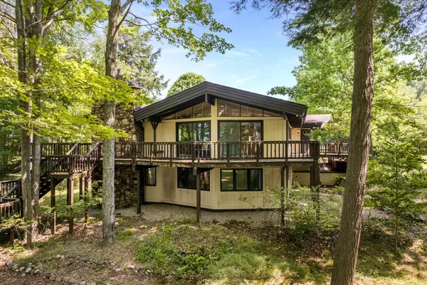 326 S Intermediate Lake Road, Central Lake, MI 49622