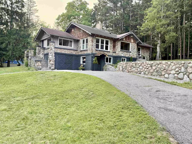 925 Beech Street, Frankfort, MI 49635