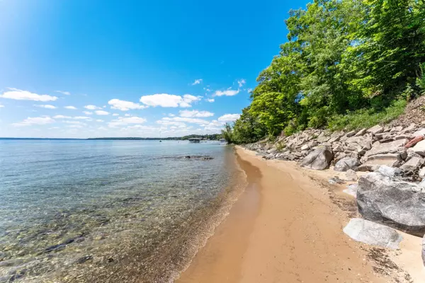 Traverse City, MI 49686,2168 Twin Eagles Drive