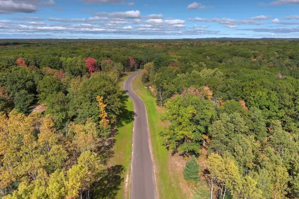 Interlochen, MI 49643,1618 Mary Lou Manor