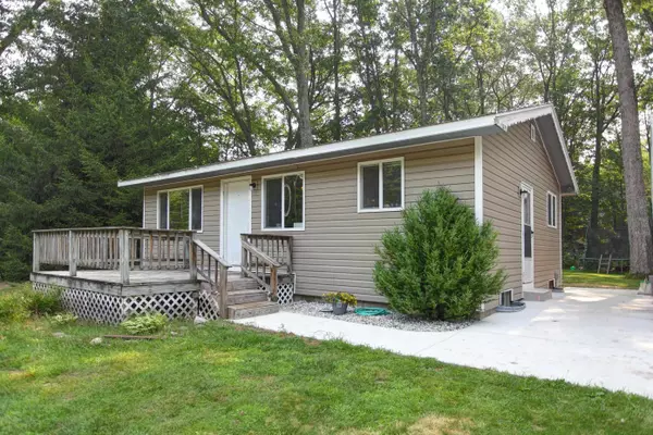 7143 Karlin Road, Interlochen, MI 49643