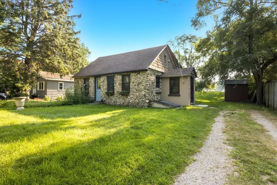 89 S Lake Leelanau Drive, Lake Leelanau, MI 49653