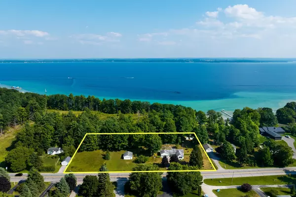 10584 Center Road, Traverse City, MI 49686