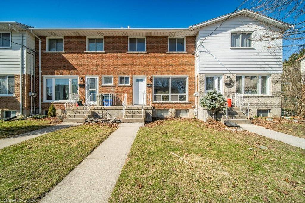 Homes for sale 26 Addington Court 7, Amherstview, ON K7N 1C5 M...