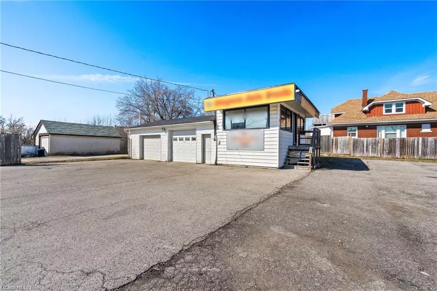 37 Hartzell Road, St. Catharines, ON L2P 1M4