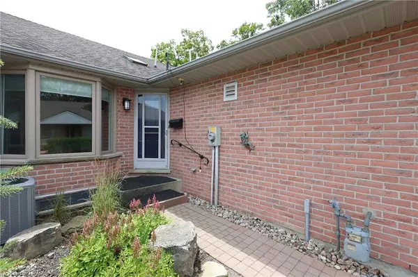 Grand Bend, ON N0M 1T0,90 Ontario Street S #24