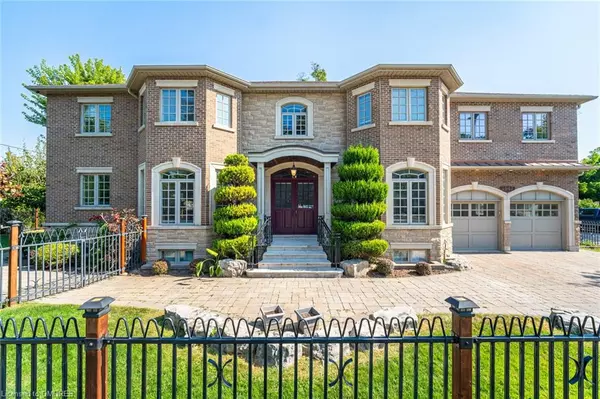 1647 Trotwood Avenue, Mississauga, ON L5G 3Z8