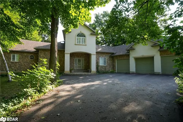 29 Glenhuron Drive, Springwater, ON L4M 6T4