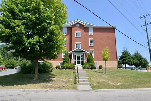 550 Talbot Place #202, Gananoque, ON K7G 3C6