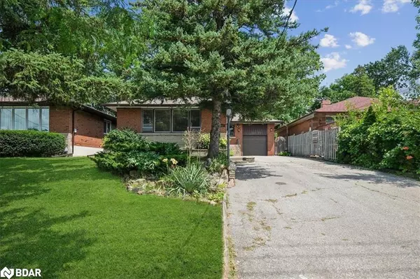 3027 Weston Road, Toronto, ON M9M 2T1