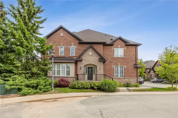 Oakville, ON L6H 7J2,300 Ravineview Way #44