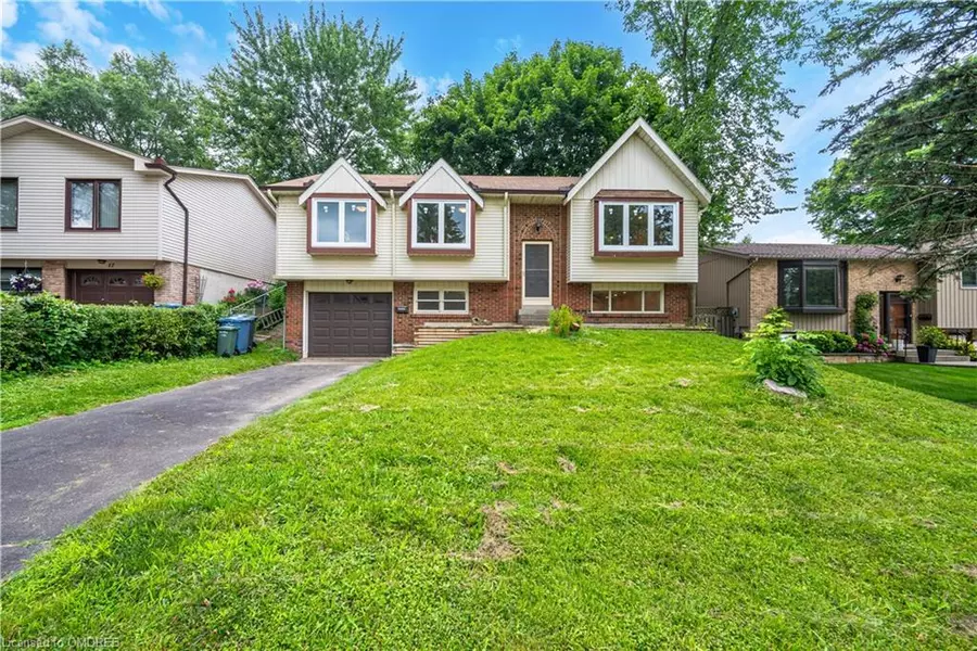 15 Woodridge Drive, Guelph, ON N1H 7E3