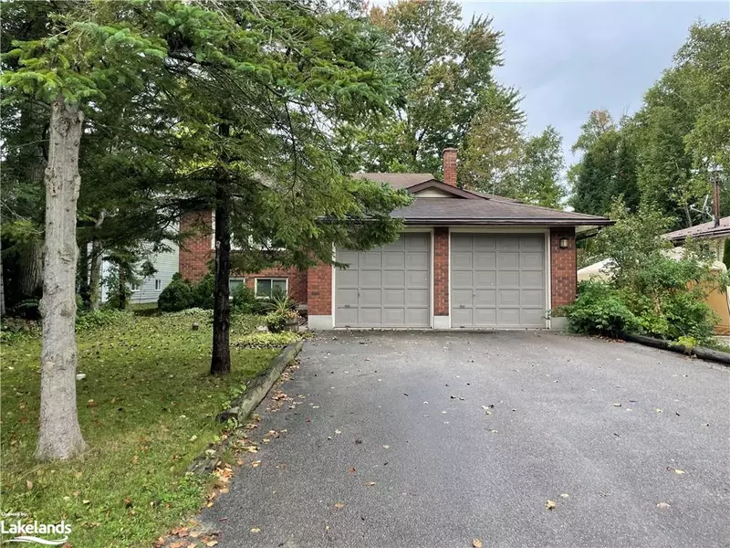 24 55th Street S, Wasaga Beach, ON L9Z 1W9