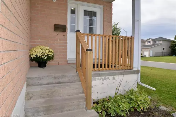 Amherstview, ON K7N 1Y5,74 Mckeown Crescent