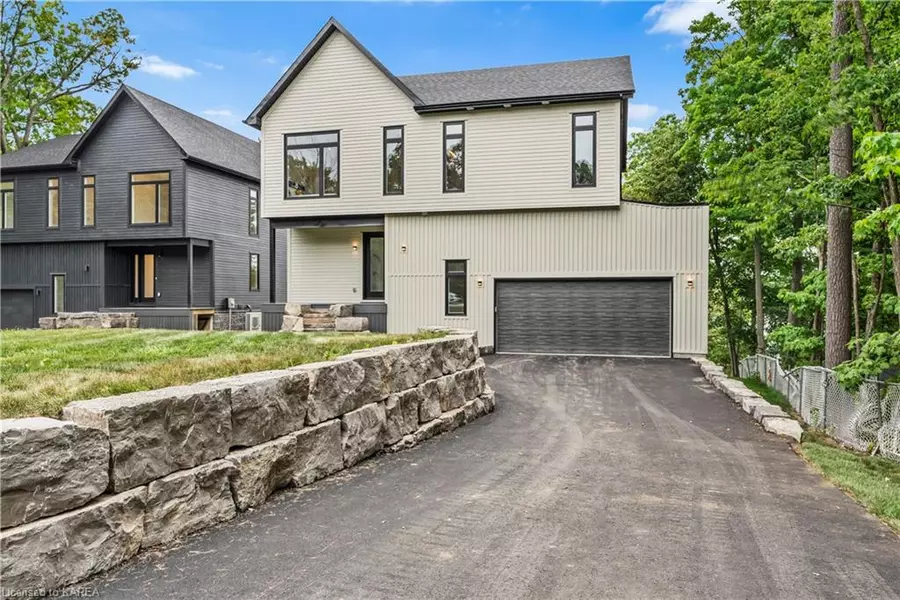 330 Nicholson Pt Road, Bath, ON K0H 1G0