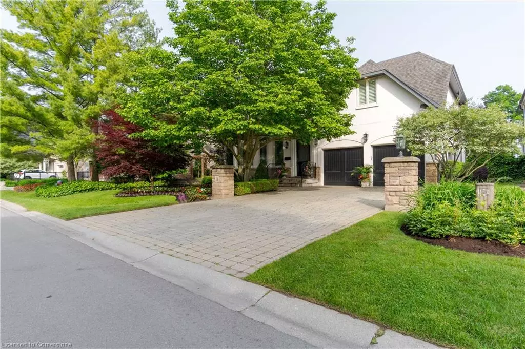 Oakville, ON L6K 2V3,14 Holyrood Avenue