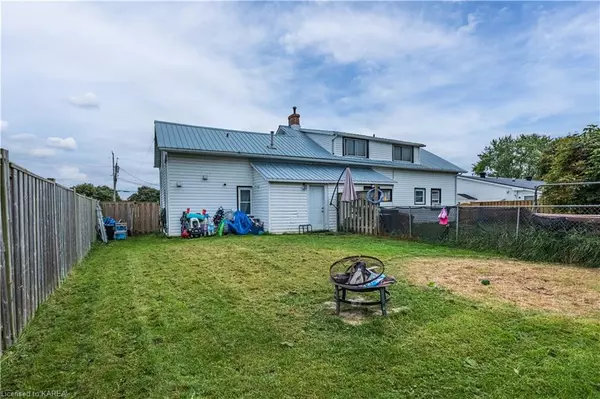 Amherstview, ON K7N 1B6,10-12 Manitou Crescent