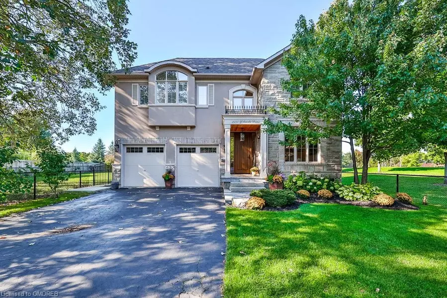 2355 Yolanda Drive, Oakville, ON L6L 2H9