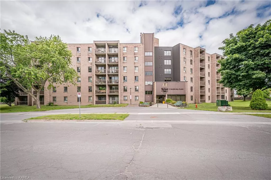 Kingston, ON K7M 7H5,17 Eldon Hall Place #203