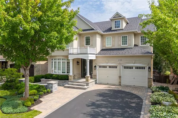 2135 Bingley Crescent, Oakville, ON L6M 0E4