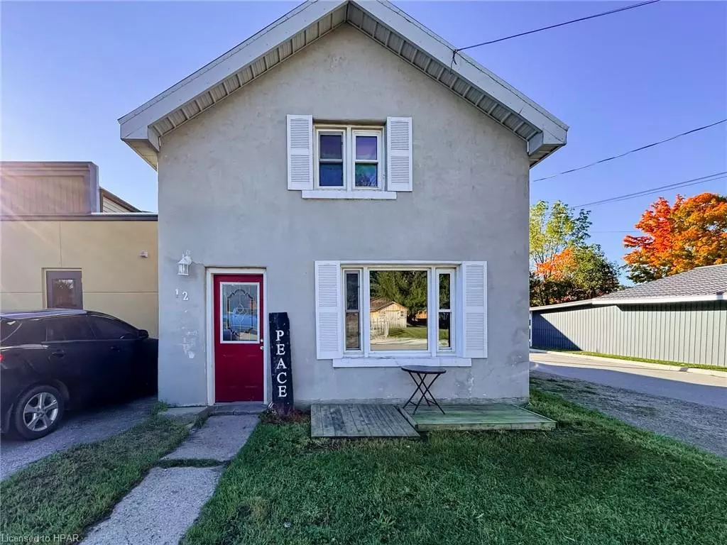 Clinton, ON N0M 1L0,12 Princess Street W