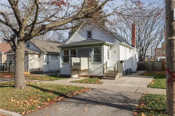 4 Mildred Avenue, St. Catharines, ON L2R 6H8