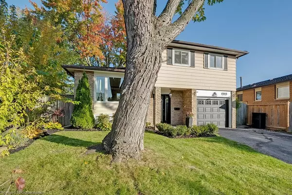 Burlington, ON L7M 1R2,1353 Woodvale Place