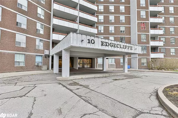 North York, ON M3C 3A3,10 Edgecliff Golfway #314