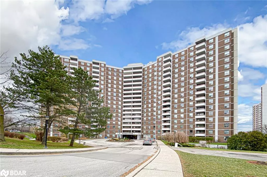 North York, ON M3C 3A3,10 Edgecliff Golfway #314