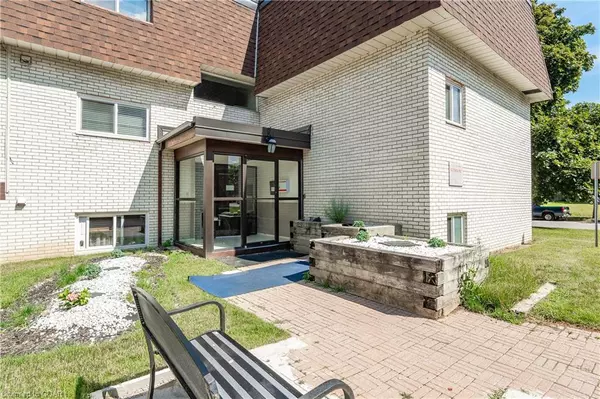 Guelph, ON N1G 2V5,53 Conroy Crescent #101