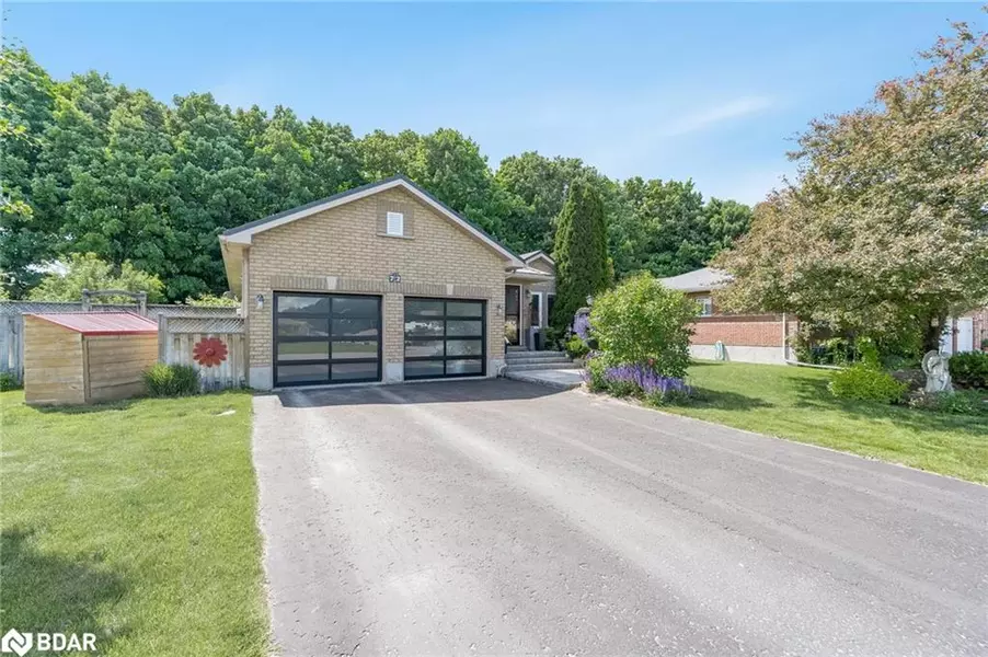 72 Oxley Drive, Penetanguishene, ON L9M 1W4