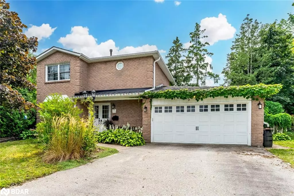 Barrie, ON L4M 5N1,9 Oriole Court