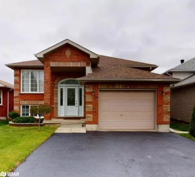 133 Monique Crescent, Barrie, ON L4M 6Z3